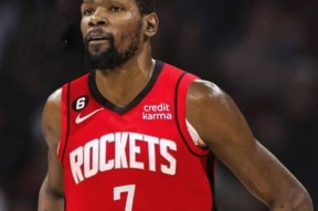 开云在线平台-杜兰特迎来十赛季出色发挥，篮网观众热烈欢呼！赛场气氛高涨