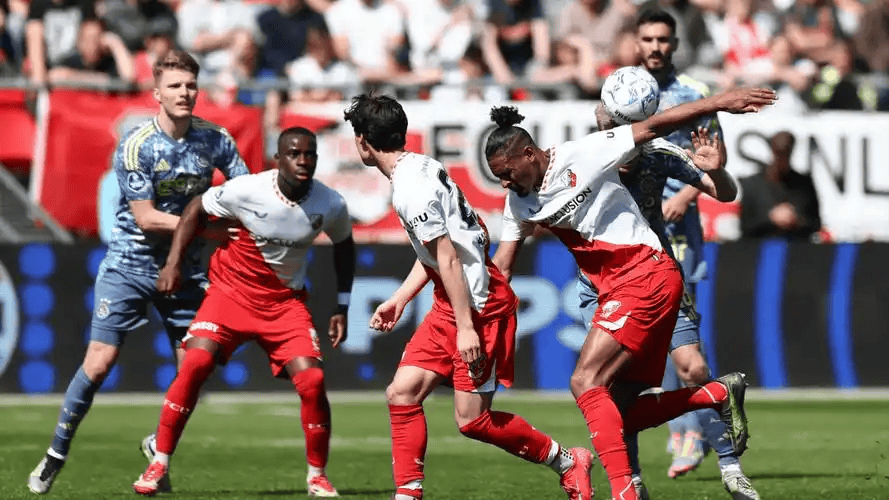 赛后荷甲焦点战，那不勒斯队长鼓劲，引发热议，团队化学反应显著的简单介绍